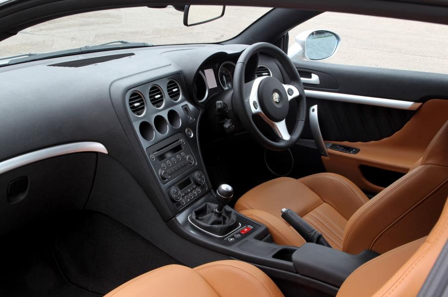 Интерьер Alfa Romeo Brera (939D) 2008 года  (UK) (фото 9 из 11)